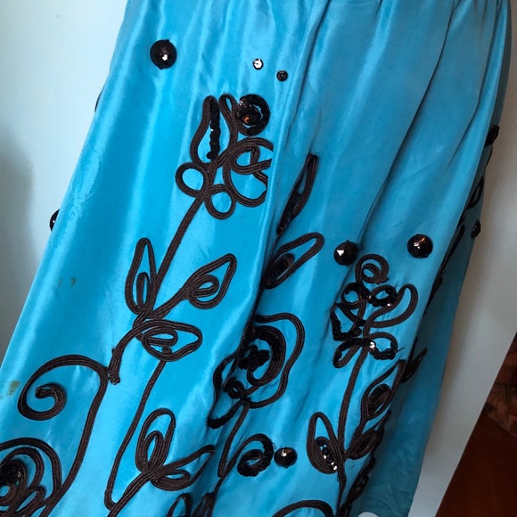 WD-NY silk skirt. Size 4 fixer upper. - Picture 4 of 13